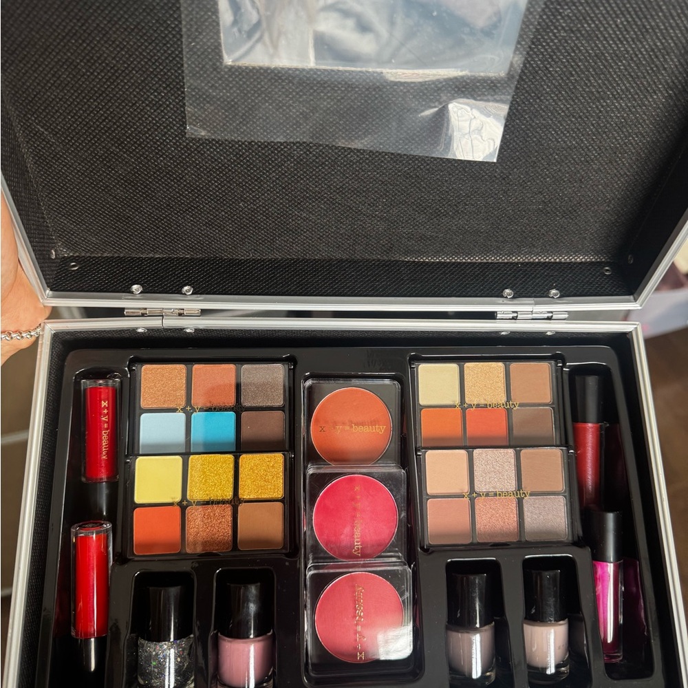 Vibrant Red and Pink Eyeshadow Palette with Matte and Shimmer Finishes